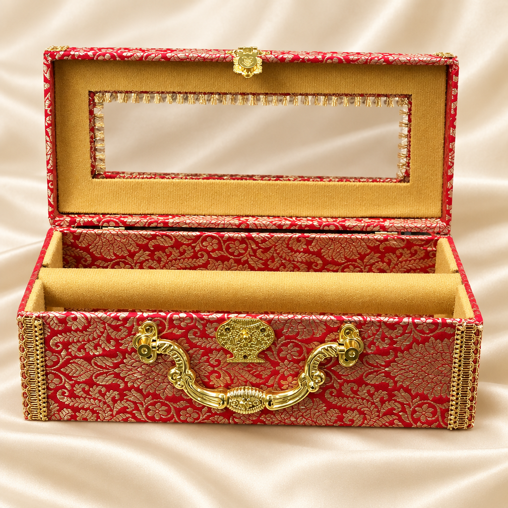 Closed bangle box on ivory silk