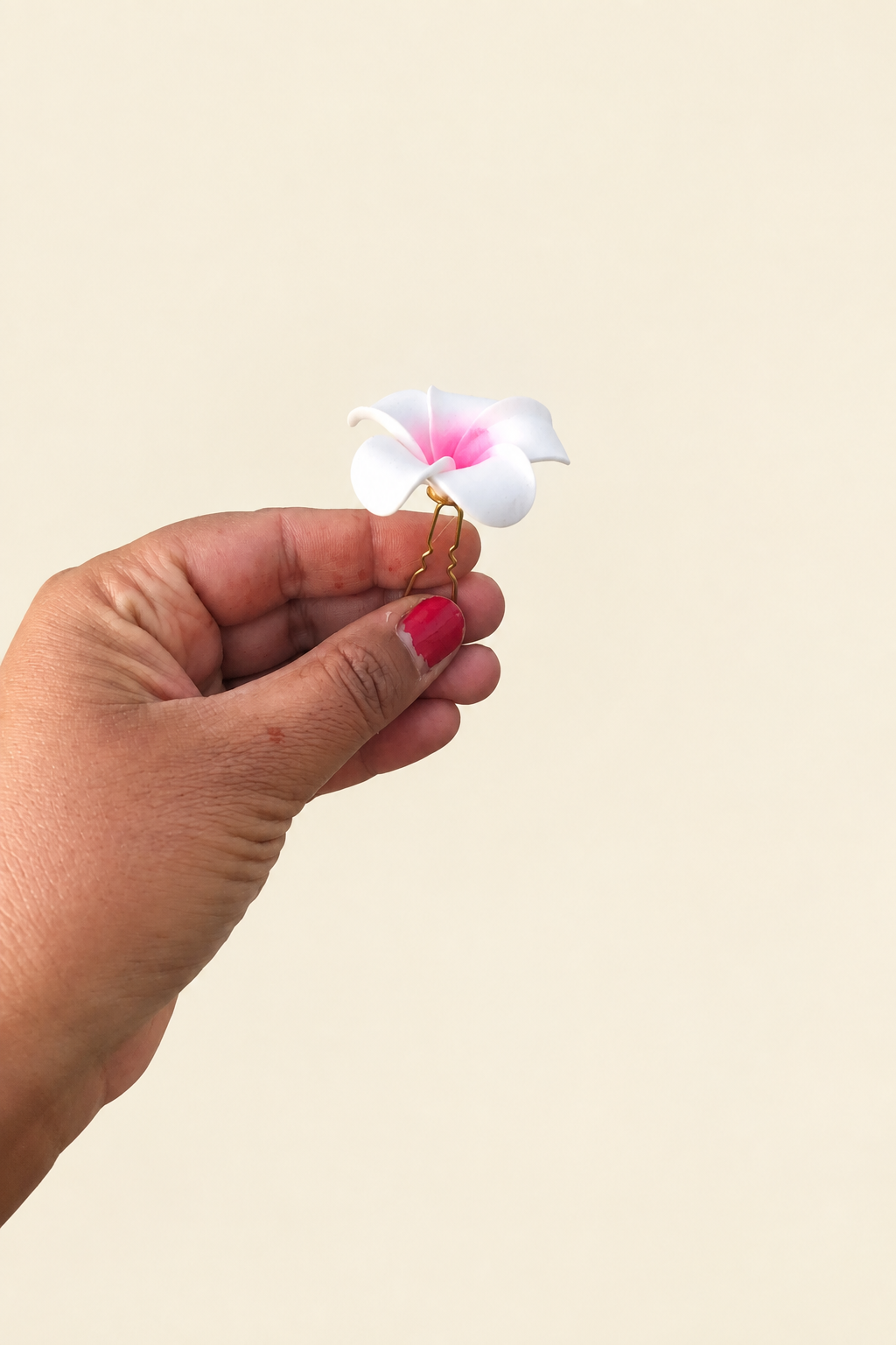 Flower piece with a warm ivory background